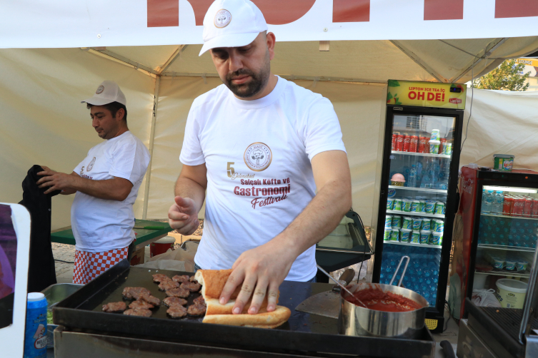 Elazığ'da "5. Geleneksel Salçalı Köfte ve Gastronomi Festivali" başladı